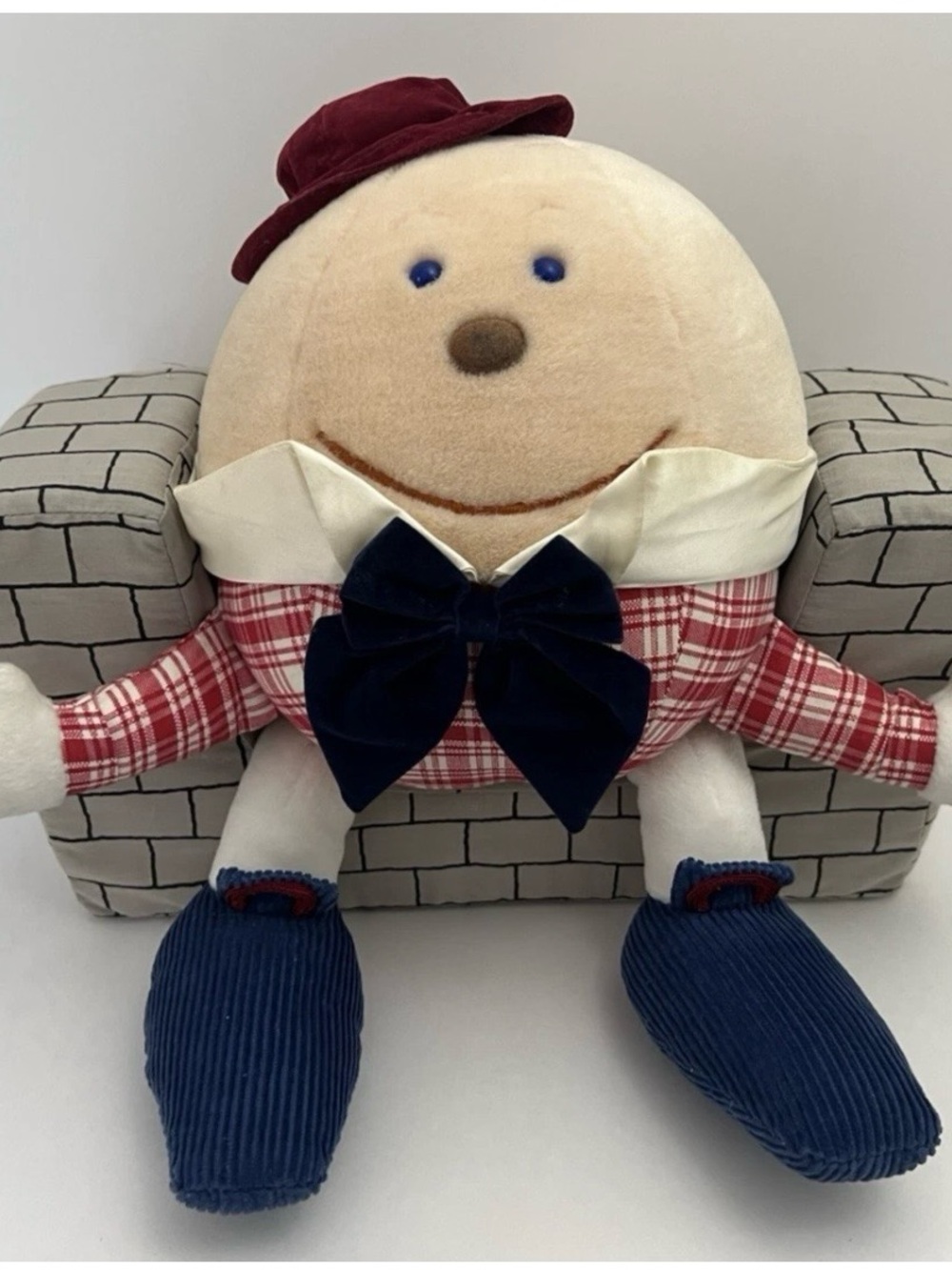 Commonwealth Humpty Dumpty Plush 1993 Sitting Gray Brick Wall 12" Stuffed Toy
